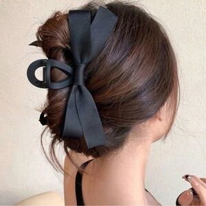 Black Hair Bow Claw